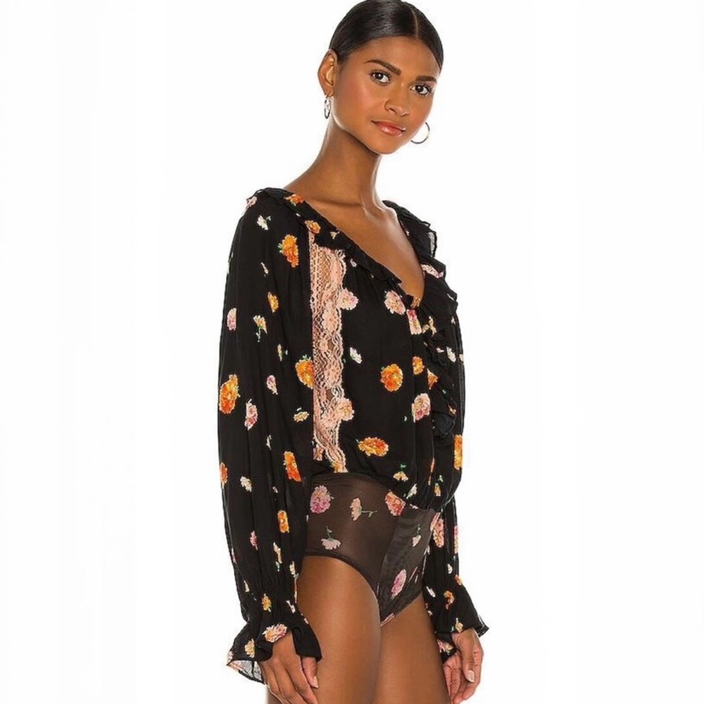 Floral Ruffle V-Neck Blouse - Picture 2 of 4